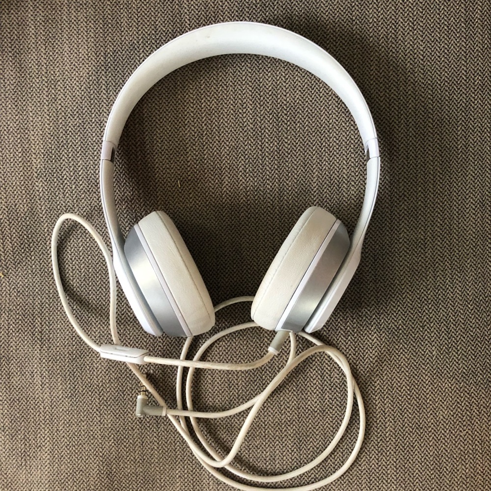 White Beats By Dre